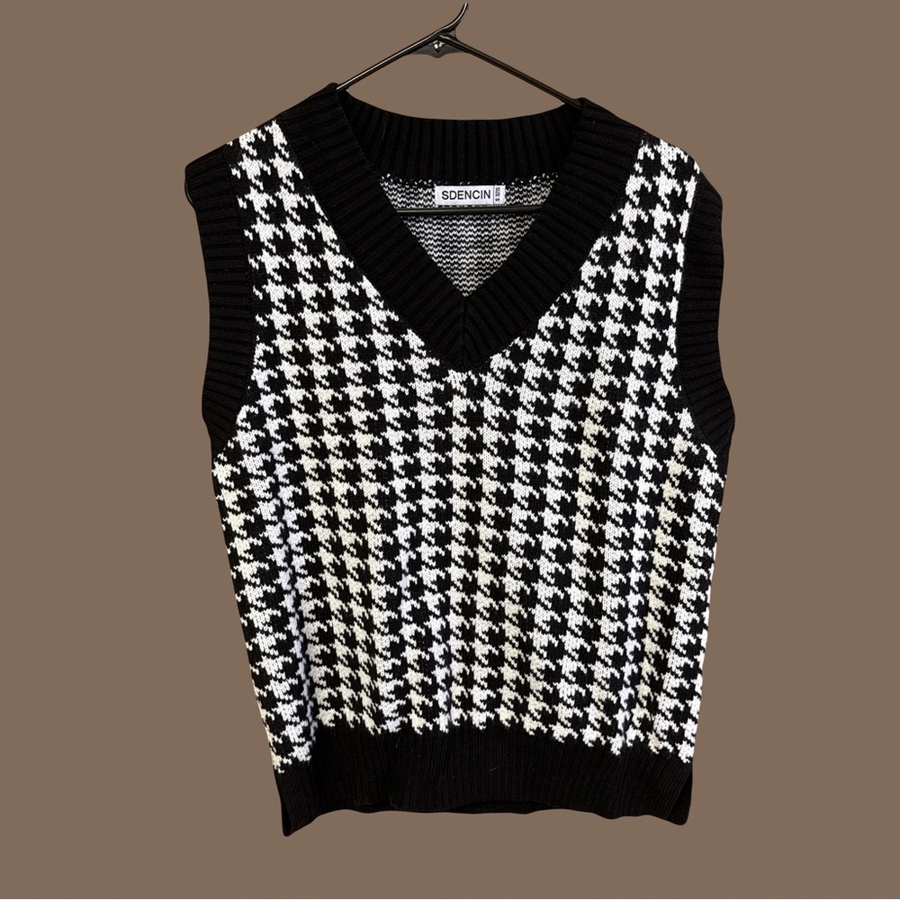 Houndstooth Pattern Knit Sweater Vest